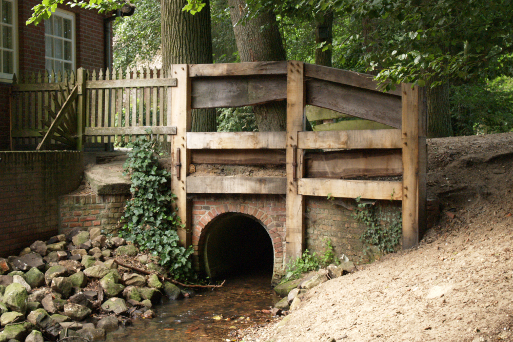 Brug over de Mosbeek 